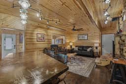 Ten Stone Lodge