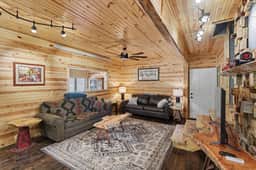 Ten Stone Lodge