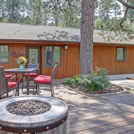 Spacious family cabin with stone chimney in the Black Hills