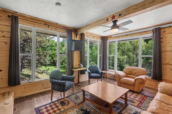 Hill View Suite - Image 1