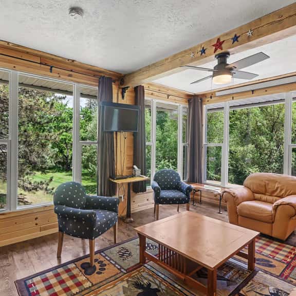 Hill View Suite - Image 1