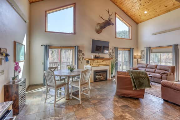 Svenmar Lodge